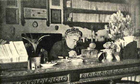 Matilde Serao, scrittrice e giornalista italiana. È stata la prima donna italiana ad aver fondato e diretto un quotidiano. Autrice di numerose pubblicazioni tra cui il Ventre di Napoli